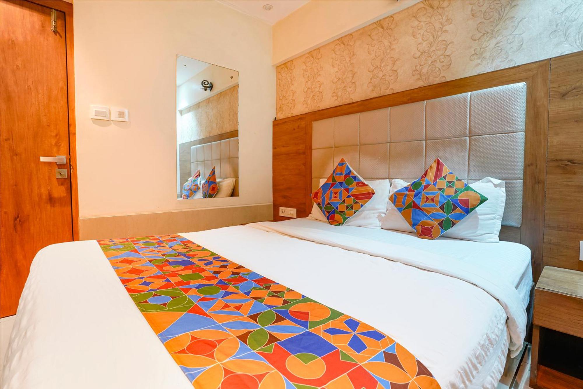 Fabhotel Regal Inn Мумбай Екстериор снимка